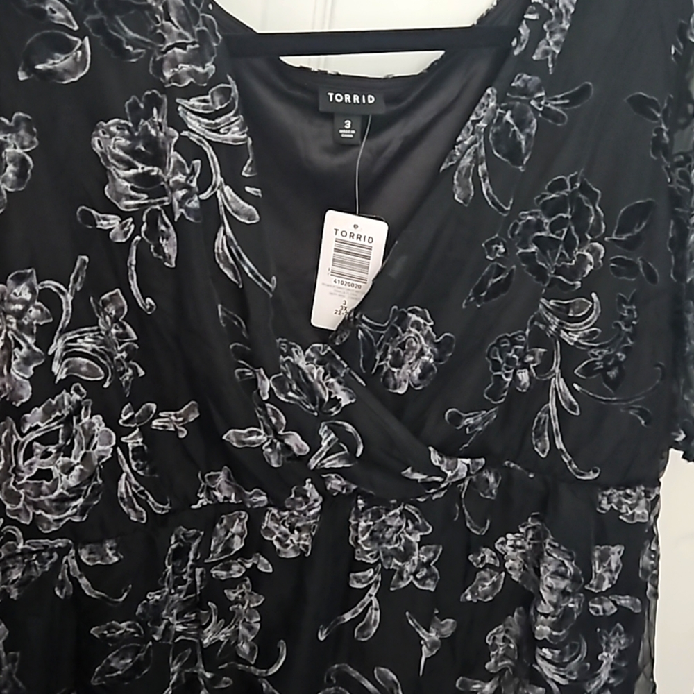 Torrid size 3 peplum velvet surplice top